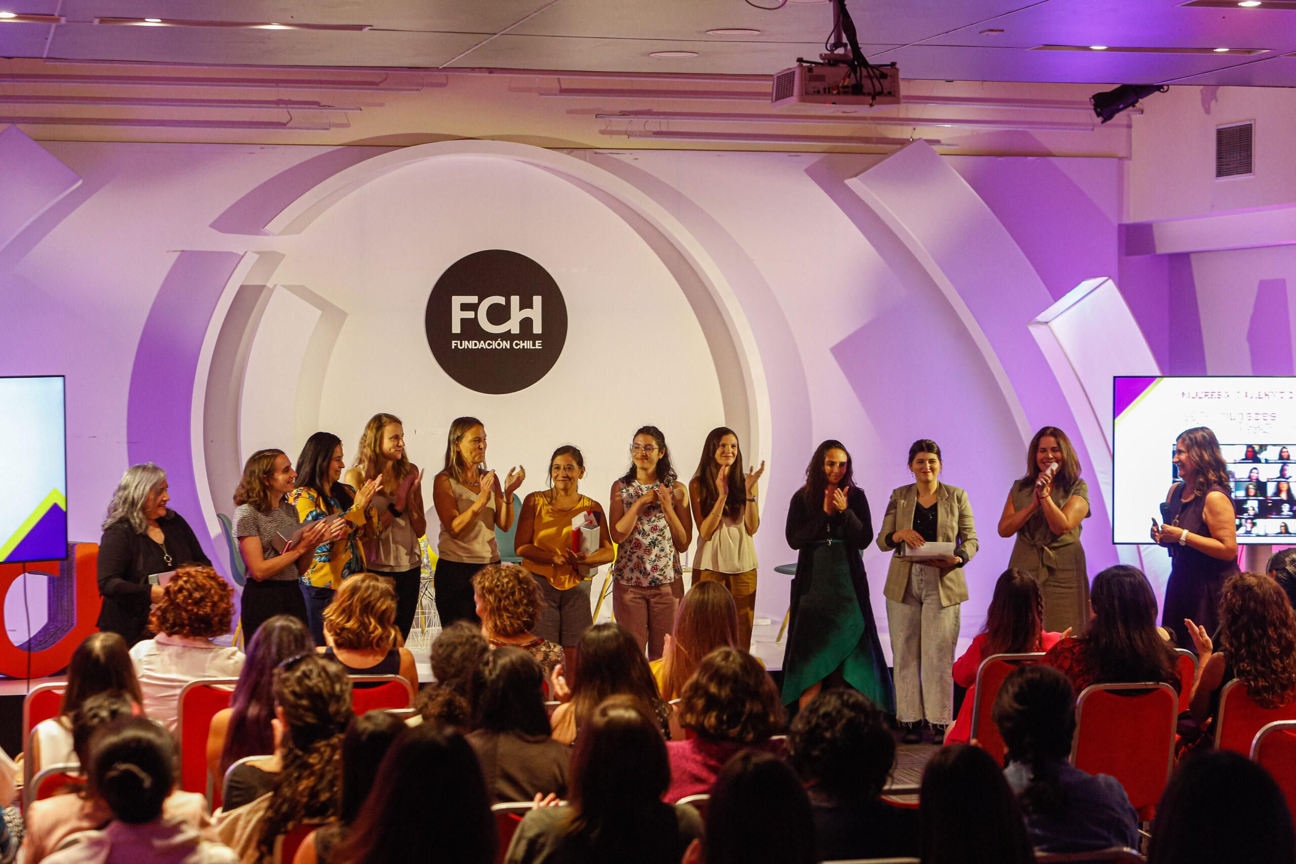 MÁS DE 100 MUJERES EN EVENTO "MUJERES X TALENTO DIGITAL"