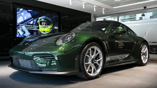 Porsche 911 GT3 Touring 001