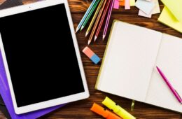 artículos tecnológicos en las compras escolares