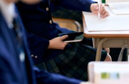 CELULARES EN SALAS DE CLASES