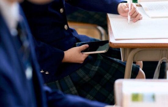 CELULARES EN SALAS DE CLASES