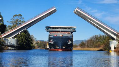 El Magellan Discoverer