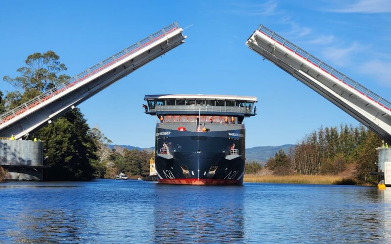 El Magellan Discoverer