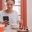 Lo que las pantallas le hacen a nuestra alimentación
