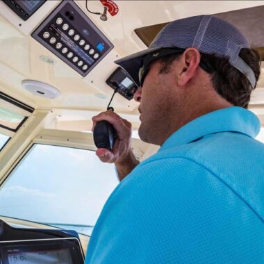seguridad marítima con normativa AIS obligatoria