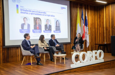 Encuentro en la UC con líderes de CORFO e ICARE