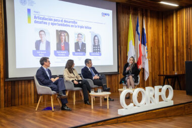 Encuentro en la UC con líderes de CORFO e ICARE