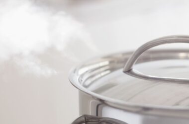 Humedad y hongos en una cocina pueden poner en riesgo la inocuidad de los alimentos