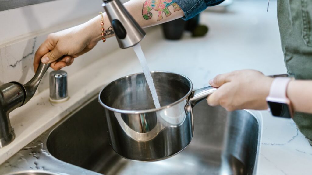 tomar agua de la llave