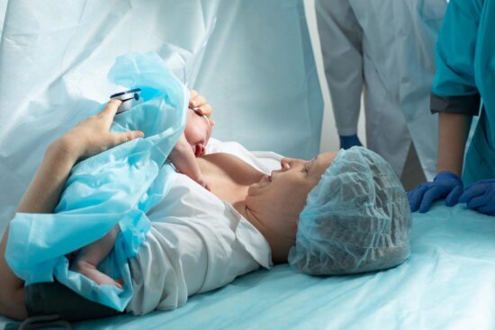 ¿El seguro de salud cubre parto normal en Chile? Qué revisar antes del nacimiento