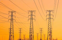 Líderes energéticos de Chile urgen modernizar la red eléctrica