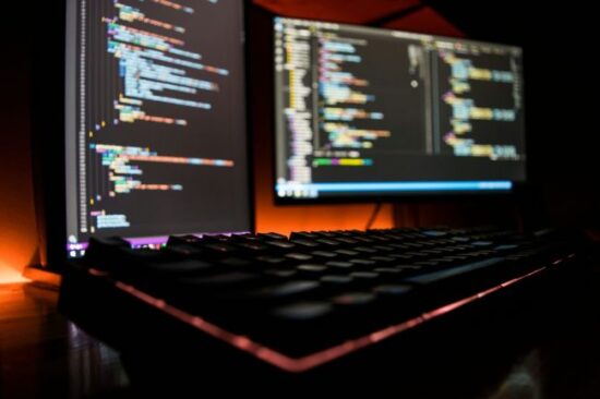 Qué fuentes usan las IAs para hablar de marcas en Chile