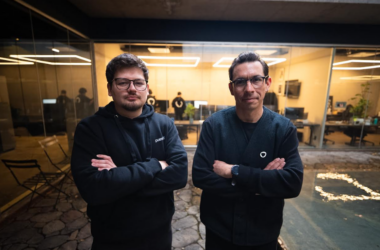 Crean startup que desarrolla un sistema operativo para empresas autónomas