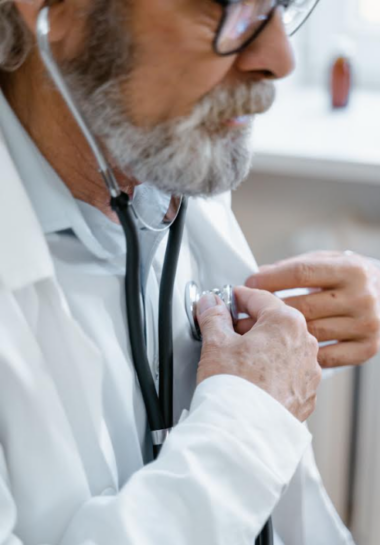 expertos llaman a reforzar la prevención cardiovascular en los adultos mayores